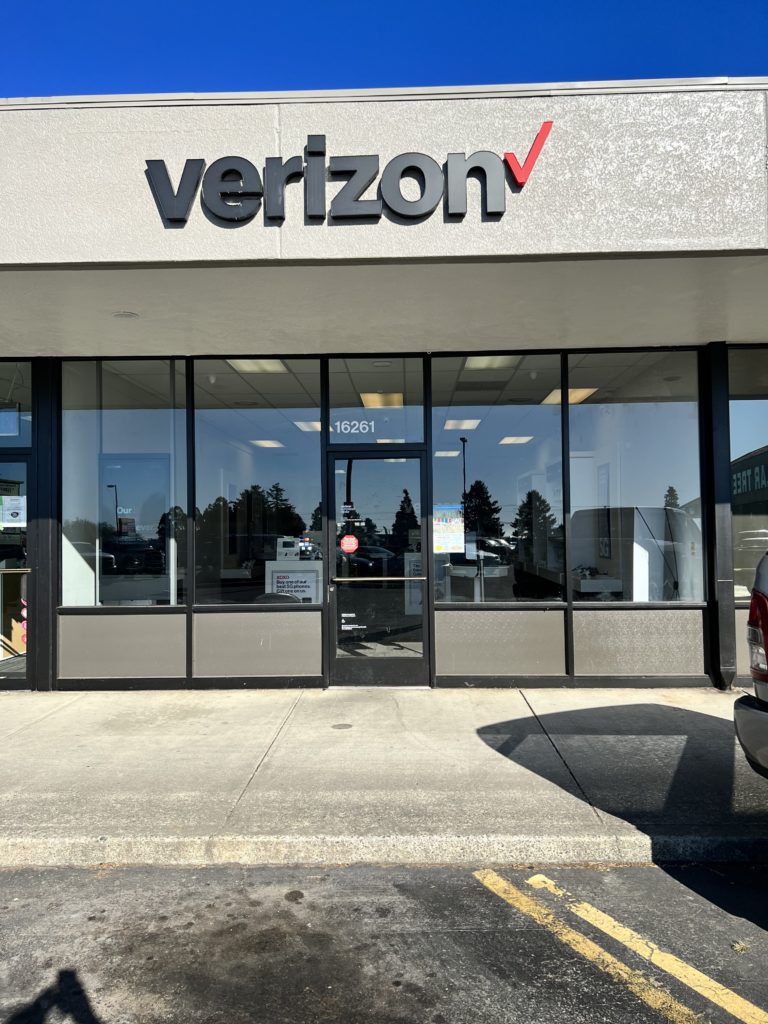 Exterior of Victra Verizon Authorized Retail Store in Brookings, OR.