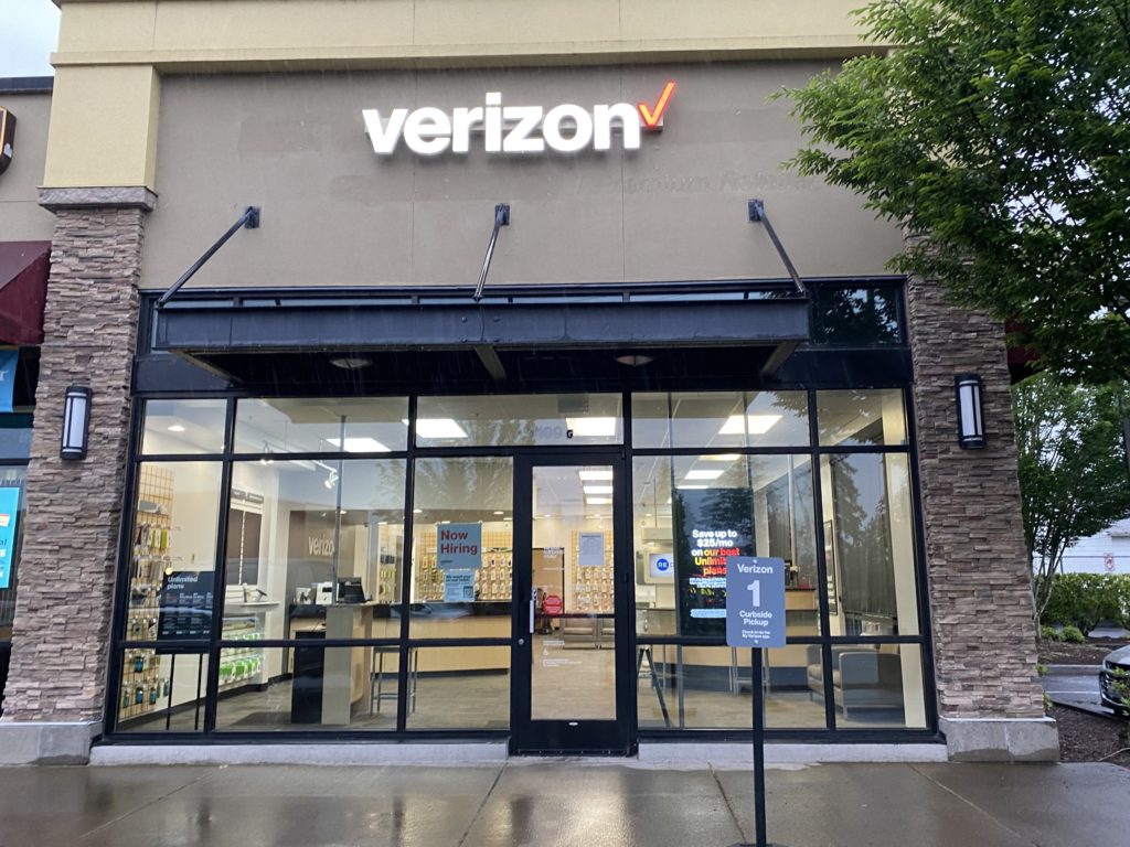 Exterior of Victra Verizon Authorized Retail Store in Canby, OR.
