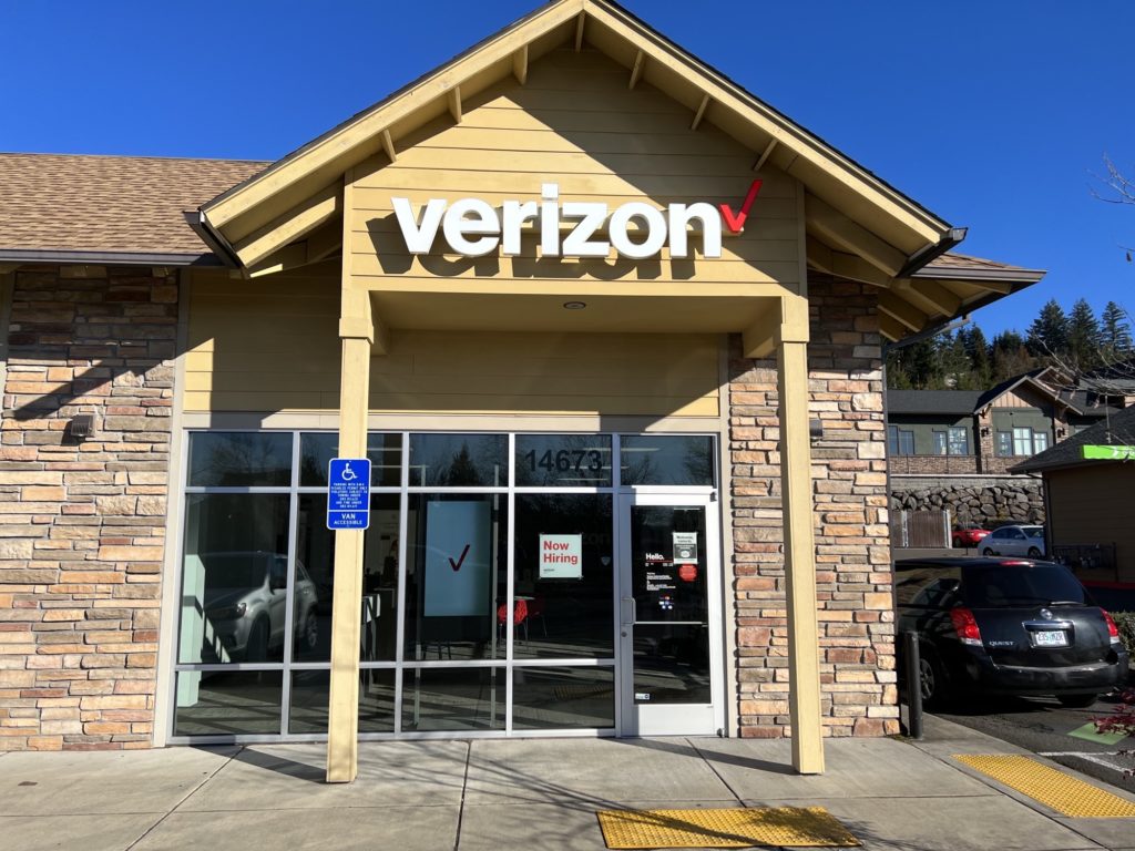 Clackamas, Oregon Verizon Store