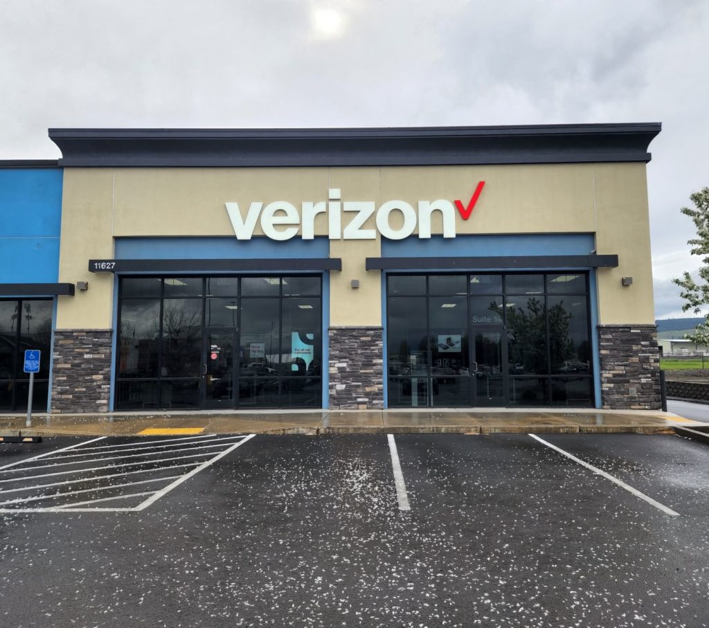 Island City, Oregon: Verizon Store