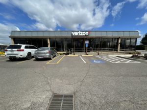 Exterior of Victra Verizon Authorized Retail Store in Salem Market, OR.