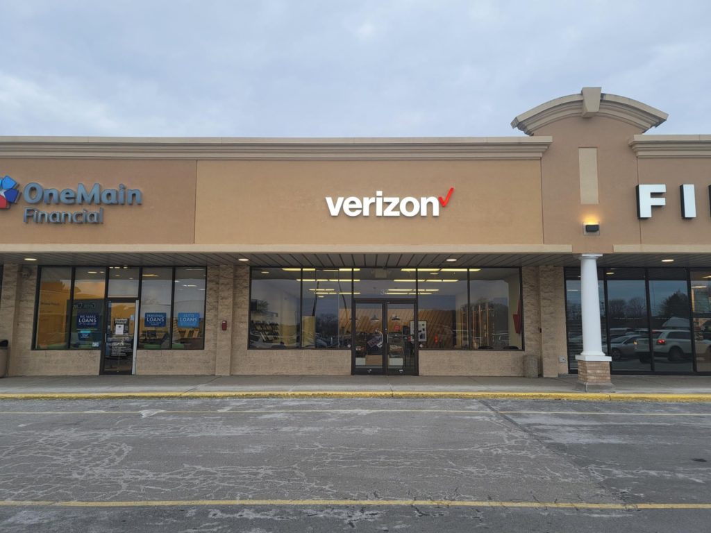 Exterior of Victra Verizon Authorized Retail Store in Grove City, PA.