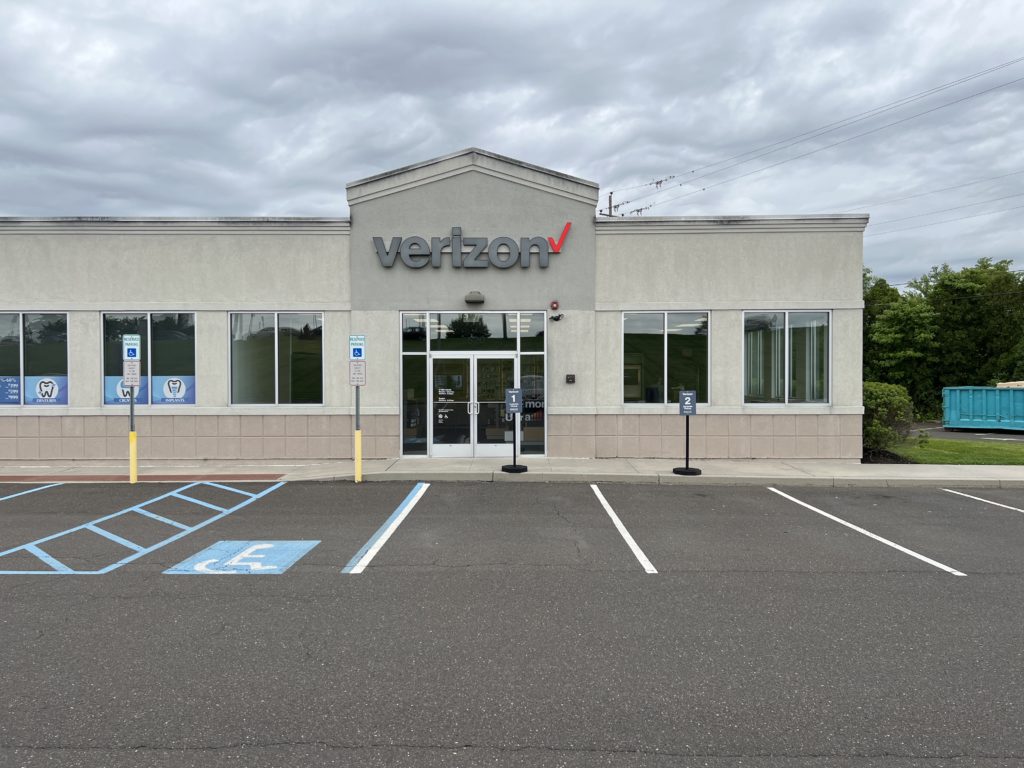 Exterior of Victra Verizon Authorized Retail Store in Langhorne, PA.