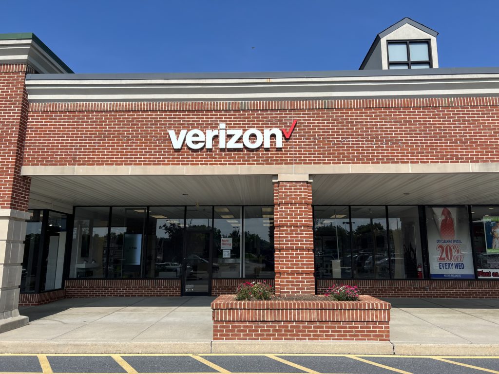 Exterior of Victra Verizon Authorized Retail Store in Lititz, PA.