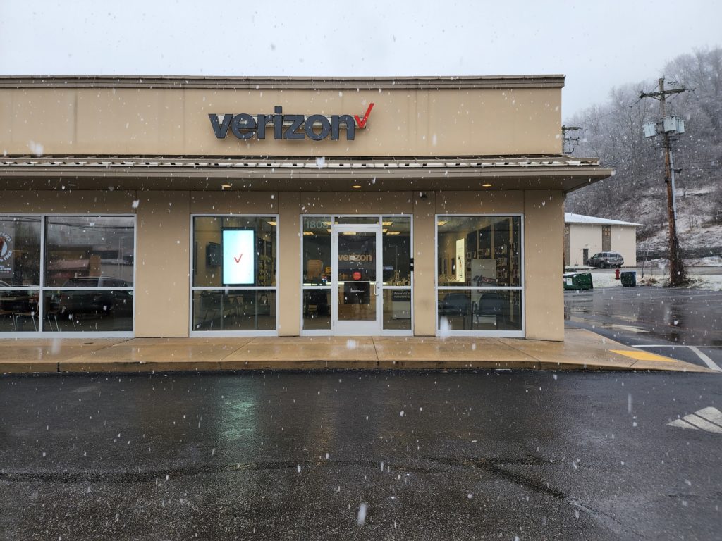 Exterior of Victra Verizon Authorized Retail Store in Plum, PA.