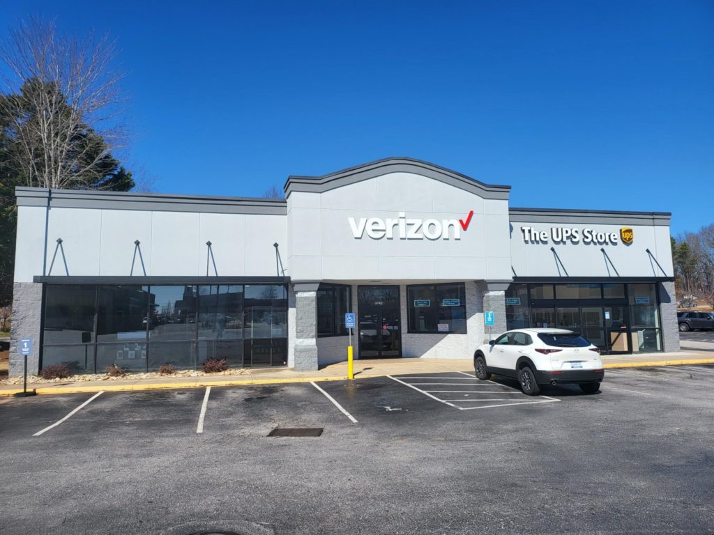 Exterior of Victra Verizon Authorized Retail Store in Boiling Springs, SC.