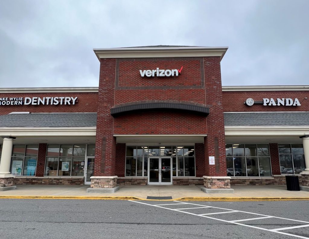 Exterior of Victra Verizon Authorized Retail Store in Clover, SC.