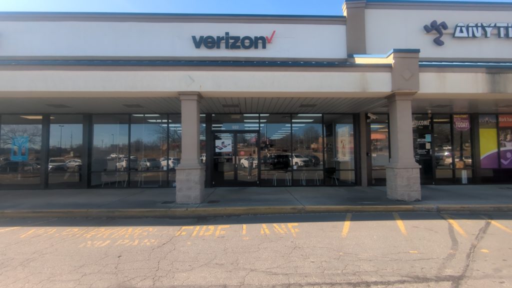 Exterior of Victra Verizon Authorized Retail Store in York, SC.