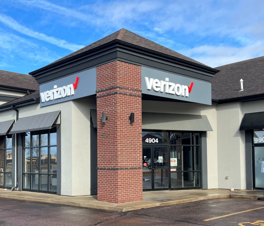 Exterior of Victra Verizon Authorized Retail Store in Sioux Falls 57th, SD.