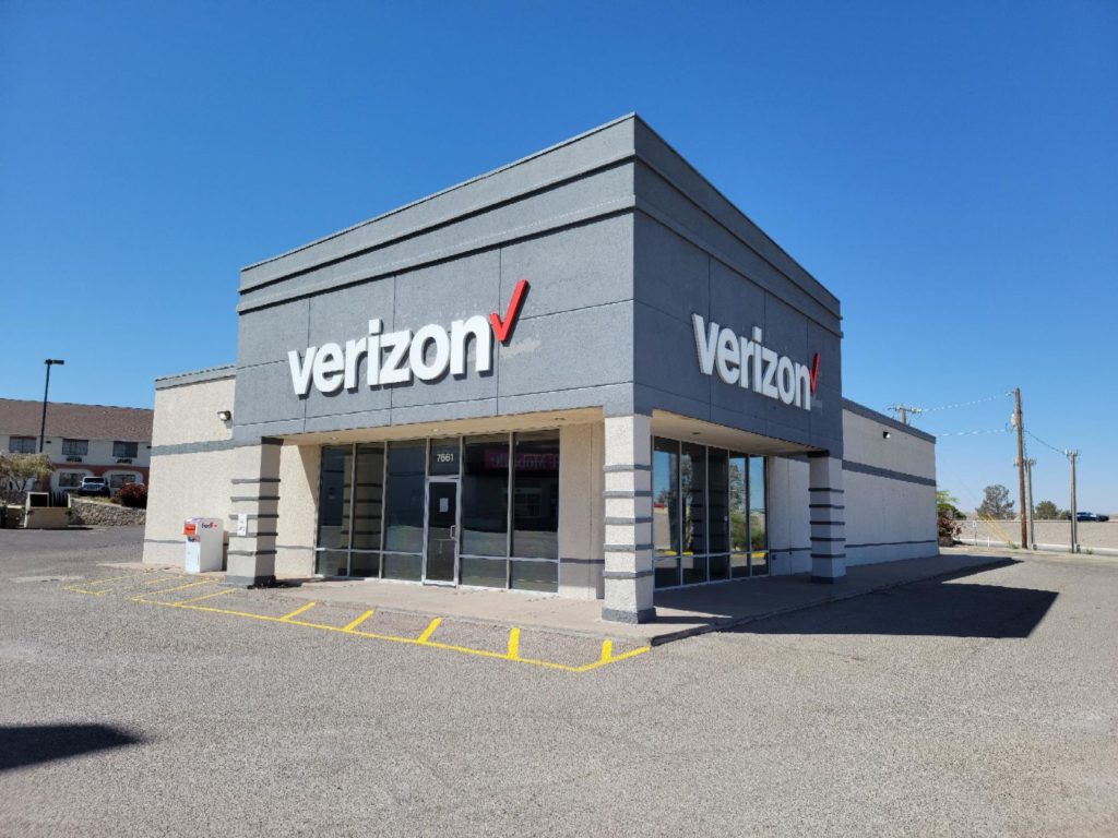 Exterior of Victra Verizon Authorized Retail Store in El Paso Mesa, TX.
