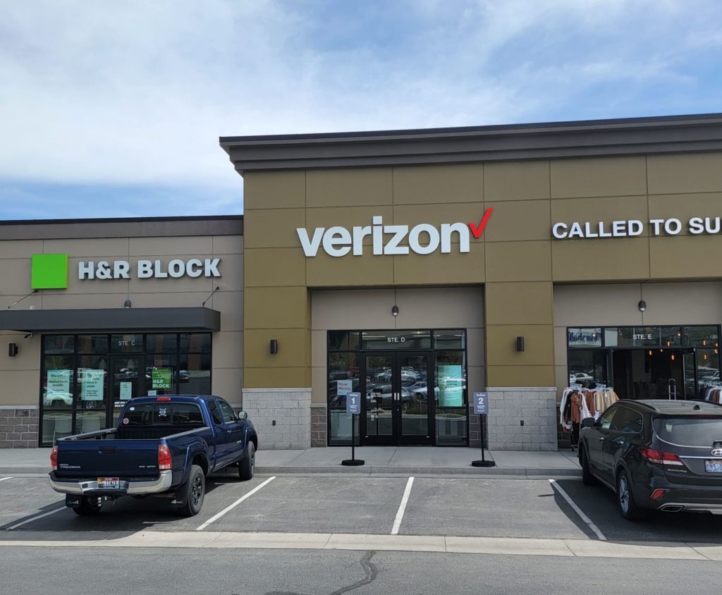 Exterior of Victra Verizon Authorized Retail Store in Lehi, UT.