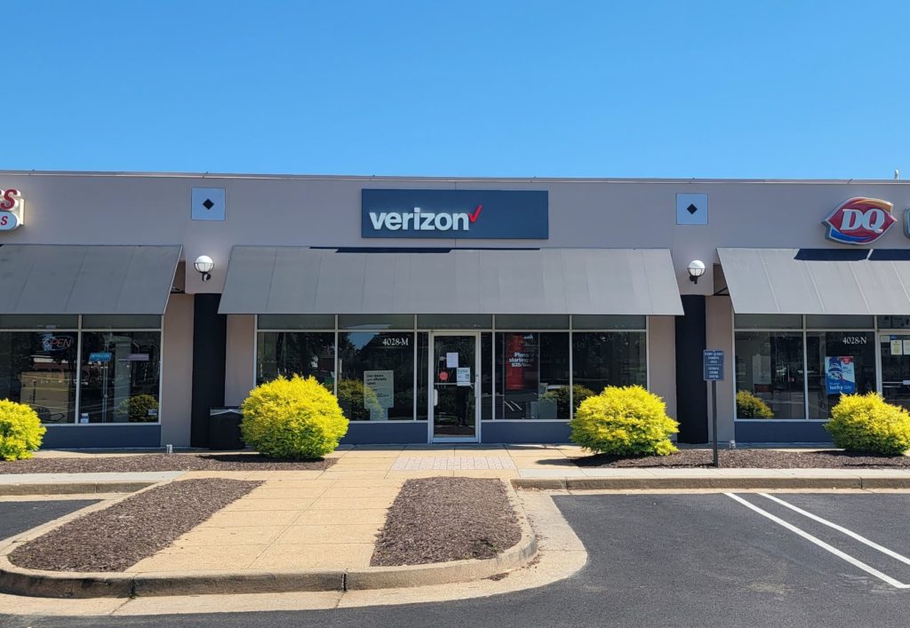 Exterior of Victra Verizon Authorized Retail Store in Glen Allen, VA.