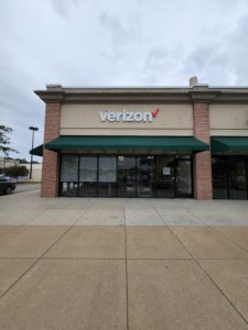 Exterior of Victra Verizon Authorized Retail Store in Midlothian, VA.