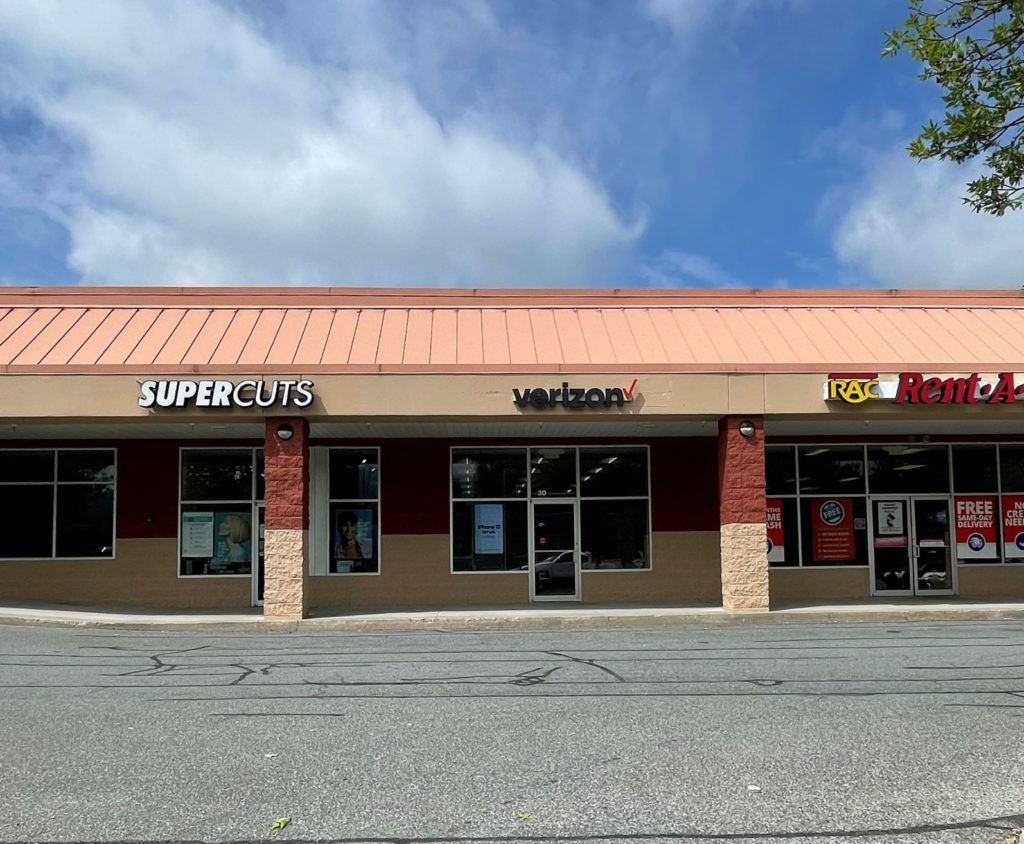 Exterior of Victra Verizon Authorized Retail Store in Bennington, VT.