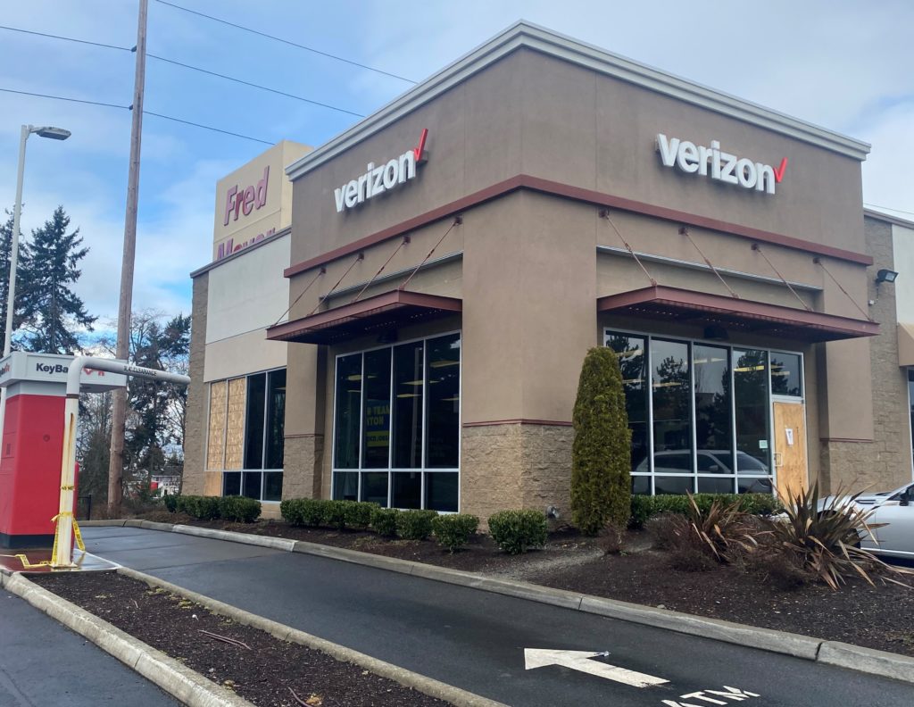 Exterior of Victra Verizon Authorized Retail Store in Kent, WA.