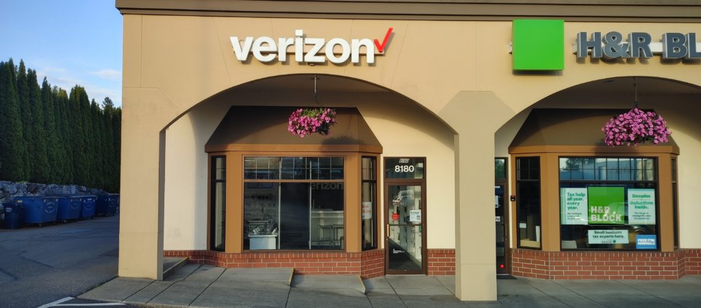 Exterior of Victra Verizon Authorized Retail Store in Lynden, WA.
