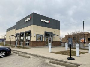 Exterior of Victra Verizon Authorized Retail Store in Somerset, KY.