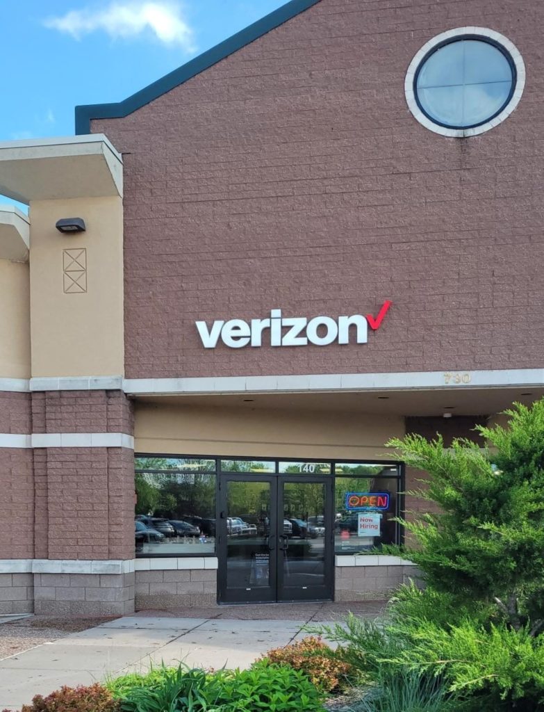 Exterior of Victra Verizon Authorized Retail Store in Lino Lakes, MN.