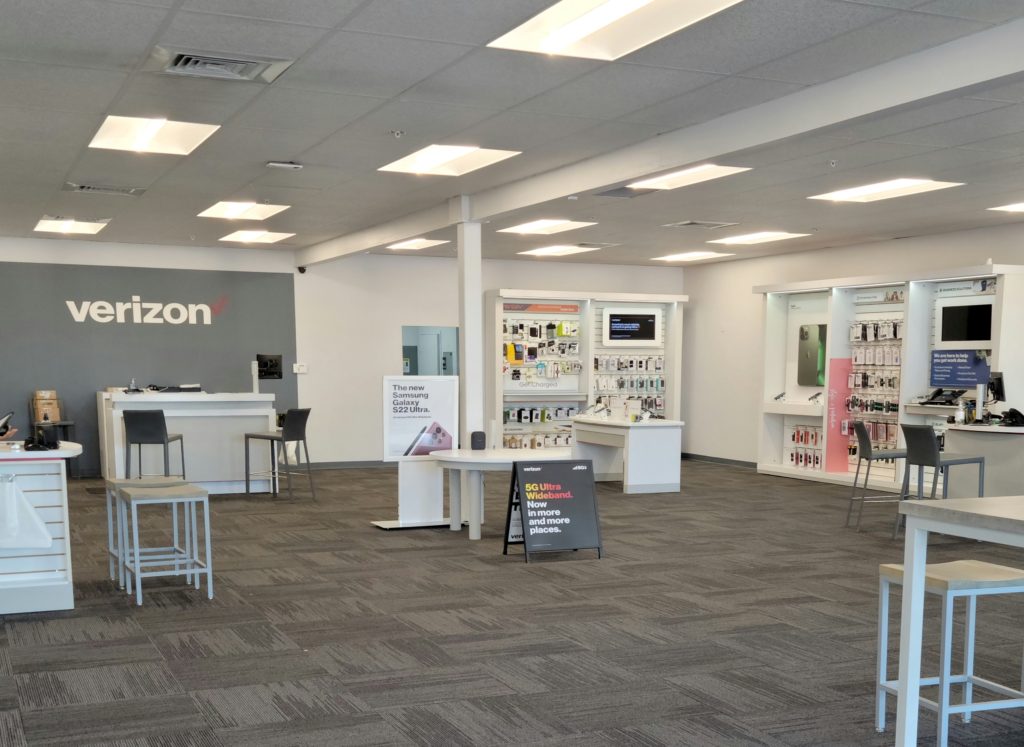 Interior of Victra Verizon Authorized Retail Store in Bradenton Lakewood, FL.