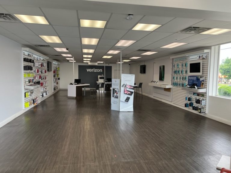 East Windsor, New Jersey: Verizon Store