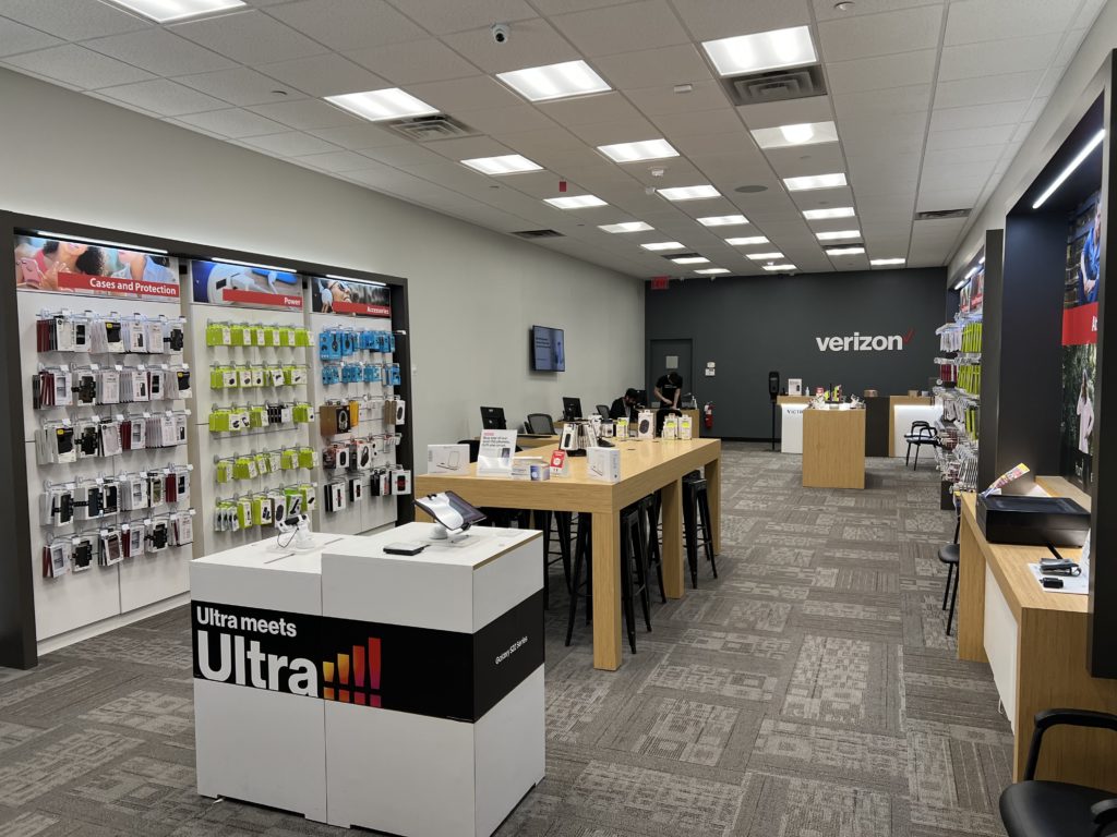 Interior of Victra Verizon Authorized Retail Store in Staten Island Mall, NY.