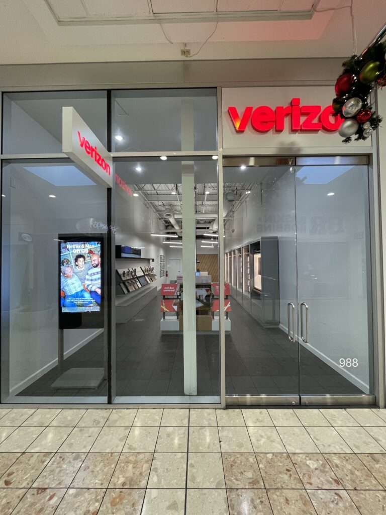 Verizon Location - Seattle, WA, South Center Mall